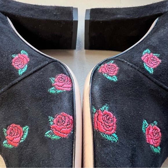 Schutz Black Suede Ankle Boots Booties w/ Embroidered Red Roses & Zip Women’s 6 - Picture 6 of 15